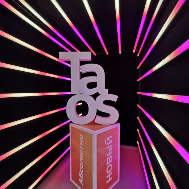 Неоновый тоннель