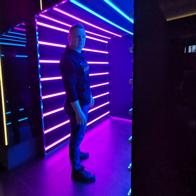 Неоновый тоннель